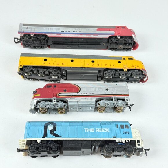 Vintage 4 HO Scale Model Train Engines Santa Fe Union Pacific Metro PARTS ONLY - Picture 1 of 9